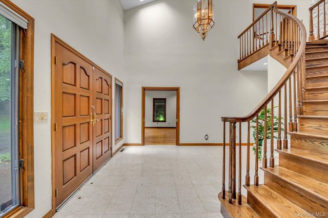 244 Store Hill Road, Old Westbury, NY 11568