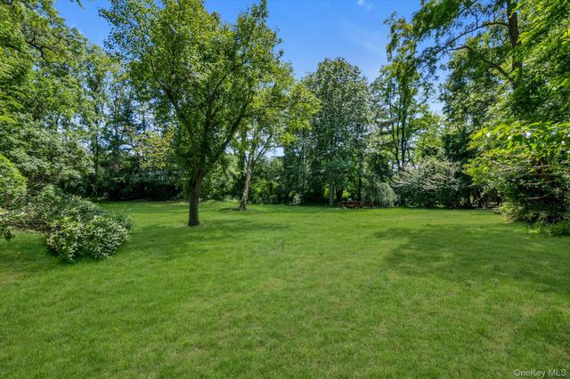 244 Store Hill Road, Old Westbury, NY 11568