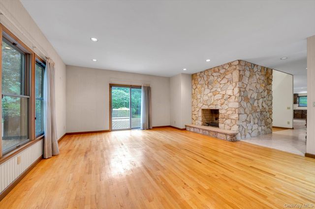 244 Store Hill Road, Old Westbury, NY 11568