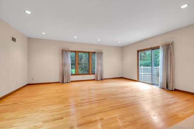 244 Store Hill Road, Old Westbury, NY 11568