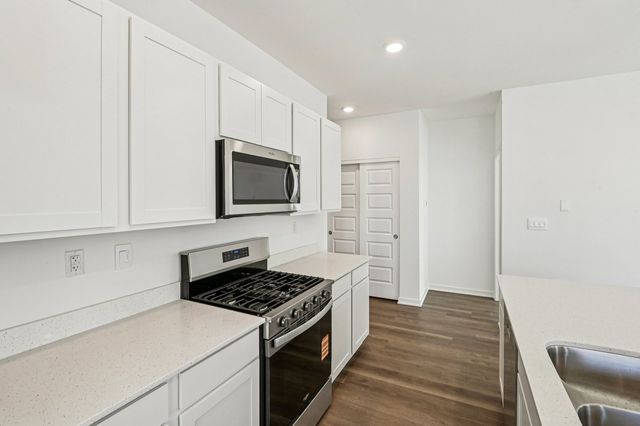 1057 Williamsburg Street, Pingree Grove, IL 60140