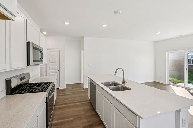 1057 Williamsburg Street, Pingree Grove, IL 60140