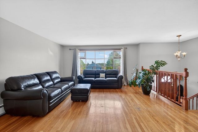 34 E 6th St, Lowell, MA 01850