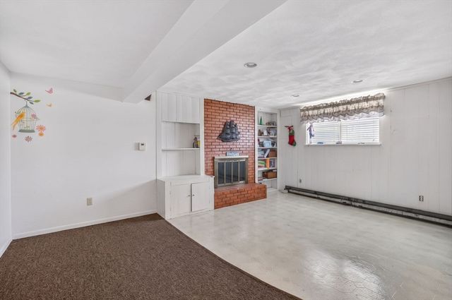 34 E 6th St, Lowell, MA 01850