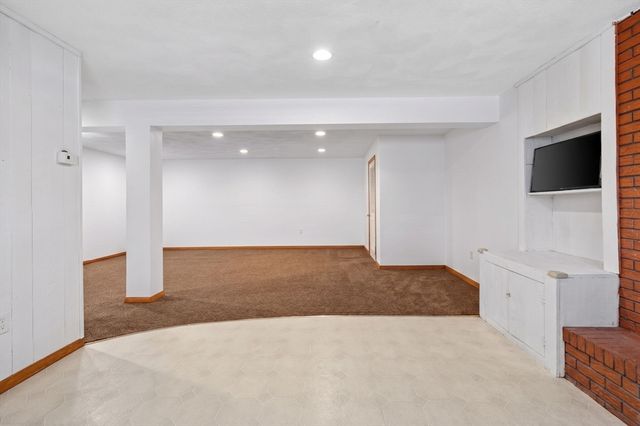 34 E 6th St, Lowell, MA 01850