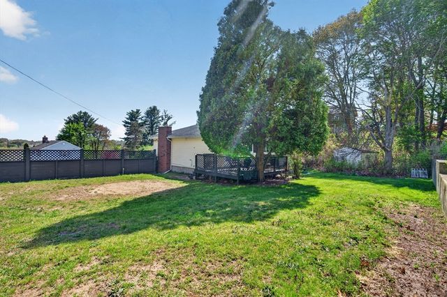 34 E 6th St, Lowell, MA 01850