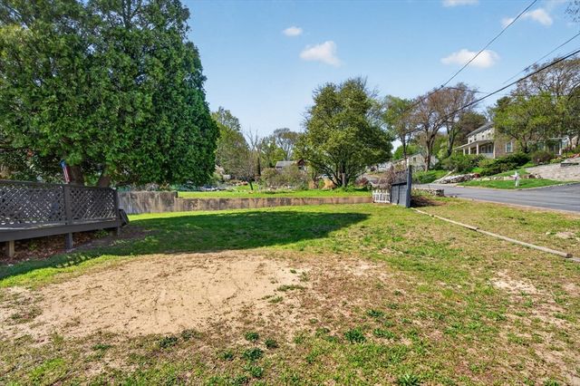 34 E 6th St, Lowell, MA 01850