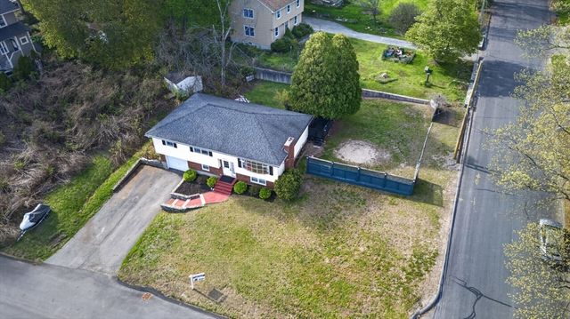 34 E 6th St, Lowell, MA 01850