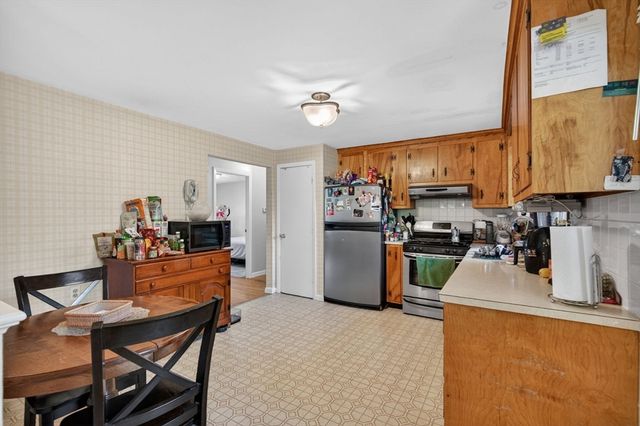 34 E 6th St, Lowell, MA 01850