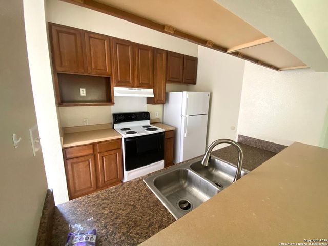 506 Dukeway, Universal City, TX 78148