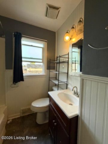 301 S Center St, Bardstown, KY 40004