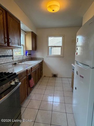 301 S Center St, Bardstown, KY 40004