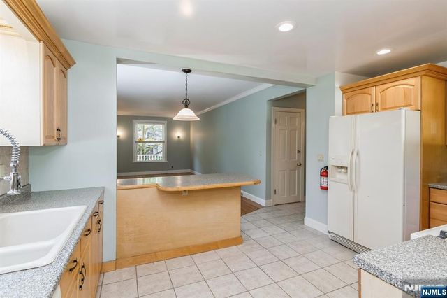 332 Closter Dock Road 1, Closter, NJ 07624