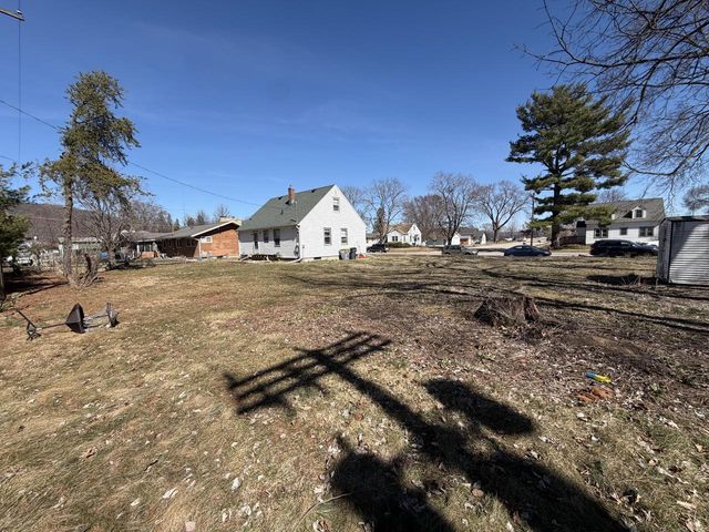 307 Walnut STREET N, La Crescent, MN 55947