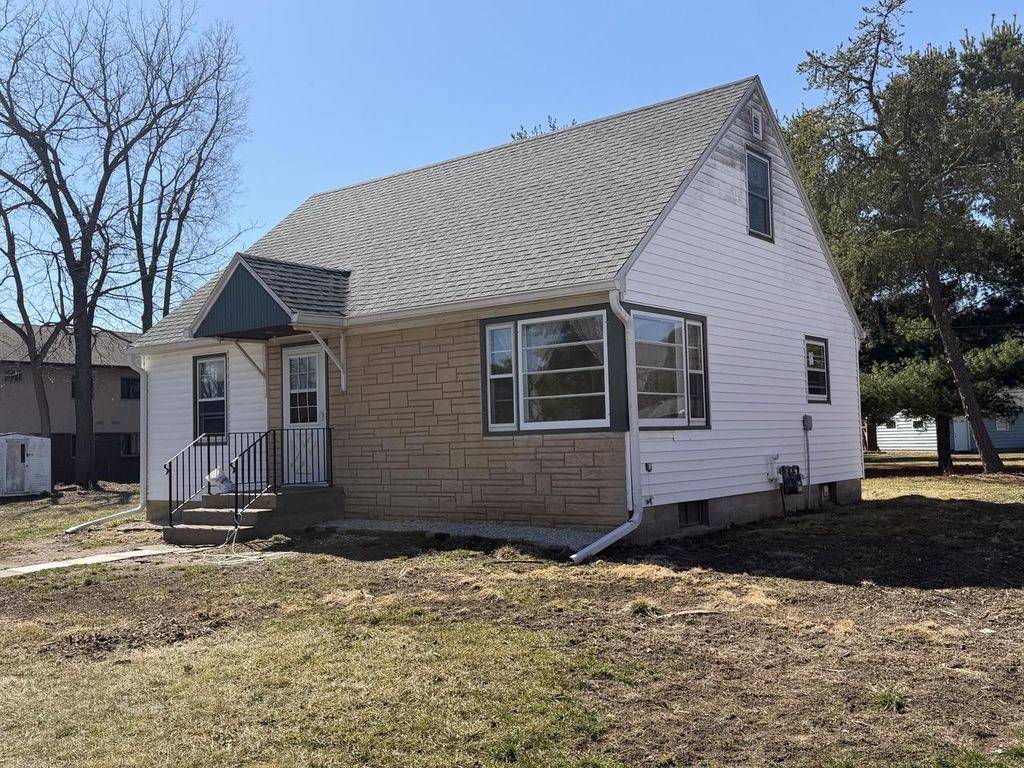 307 Walnut STREET N, La Crescent, MN 55947