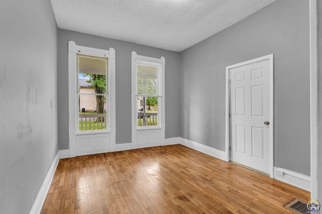 731 SW Lincoln ST, Topeka, KS 66606