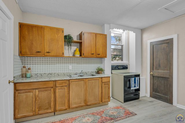 731 SW Lincoln ST, Topeka, KS 66606