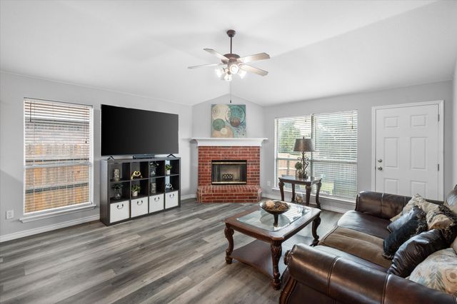 7321 Grass Valley Trail, Fort Worth, TX 76123