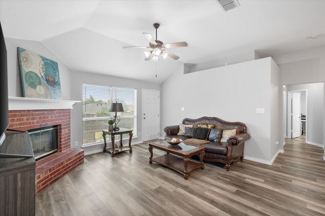 7321 Grass Valley Trail, Fort Worth, TX 76123