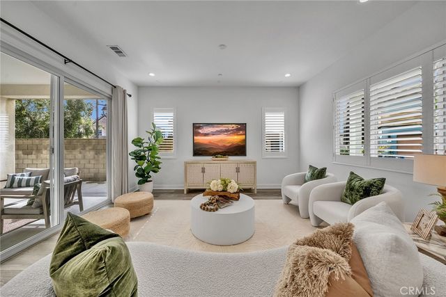 446 Chorus, Irvine, CA 92618