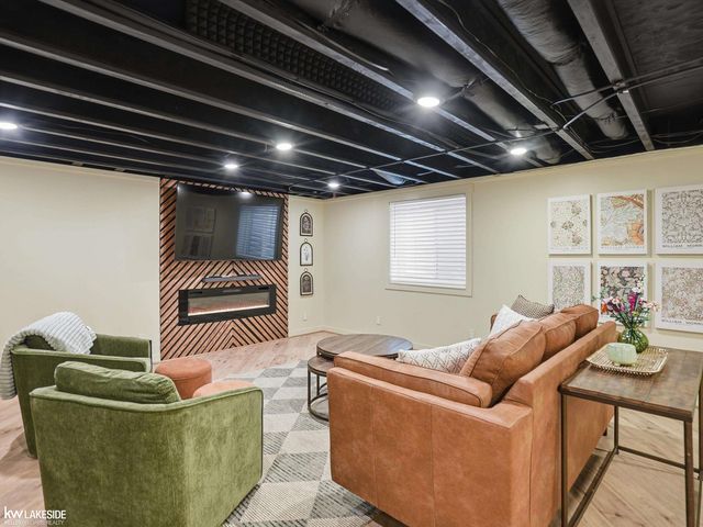 40617 Tulip Trce, Clinton Township, MI 48036