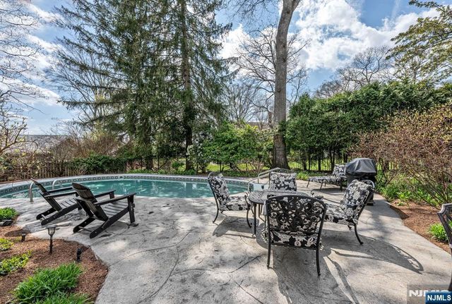 26 Addison Place, Ho-ho-kus, NJ 07423