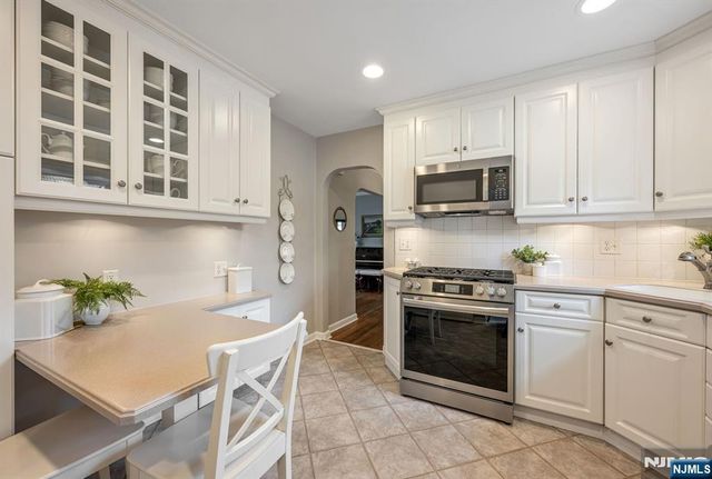 26 Addison Place, Ho-ho-kus, NJ 07423