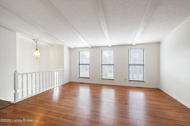 2810 Six Mile Ln, Louisville, KY 40220