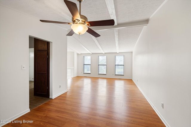 2810 Six Mile Ln, Louisville, KY 40220