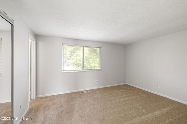 2810 Six Mile Ln, Louisville, KY 40220