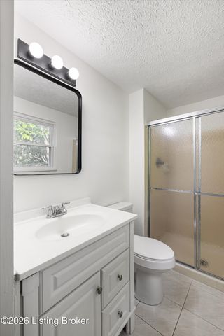 2810 Six Mile Ln, Louisville, KY 40220
