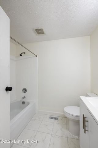 2810 Six Mile Ln, Louisville, KY 40220