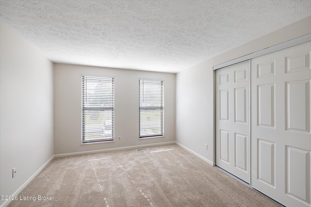 2810 Six Mile Ln, Louisville, KY 40220