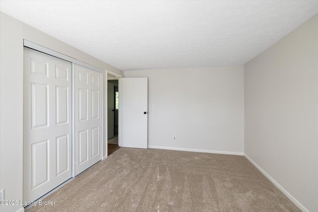 2810 Six Mile Ln, Louisville, KY 40220