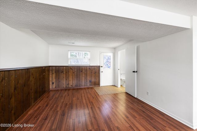 2810 Six Mile Ln, Louisville, KY 40220