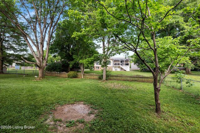 2810 Six Mile Ln, Louisville, KY 40220