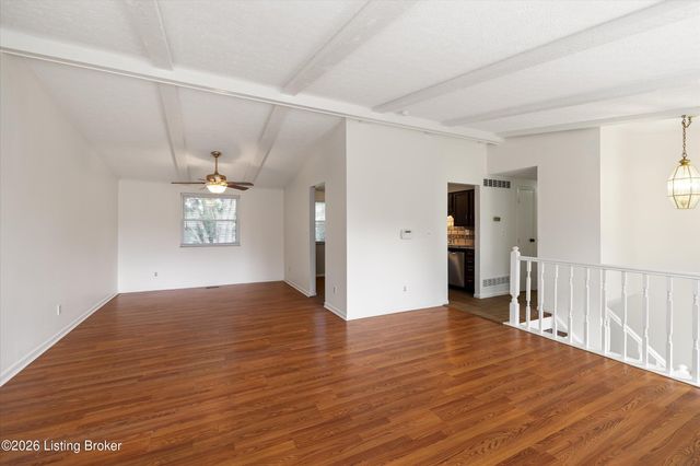2810 Six Mile Ln, Louisville, KY 40220