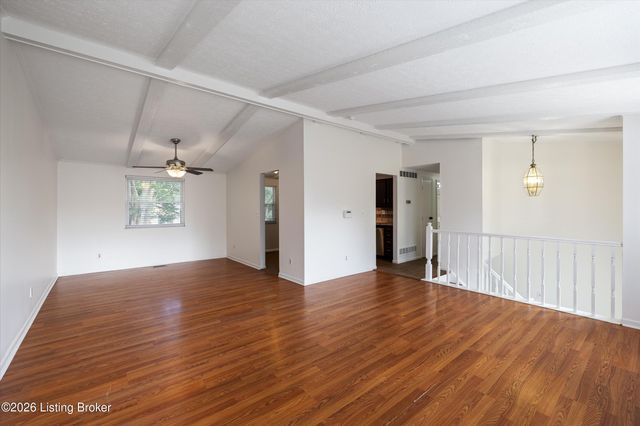 2810 Six Mile Ln, Louisville, KY 40220