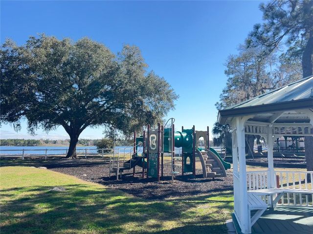 965 PINE HILL BOULEVARD, Geneva, FL 32732