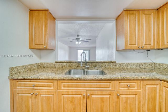 840 SW 105th Ave 318, Miami, FL 33174