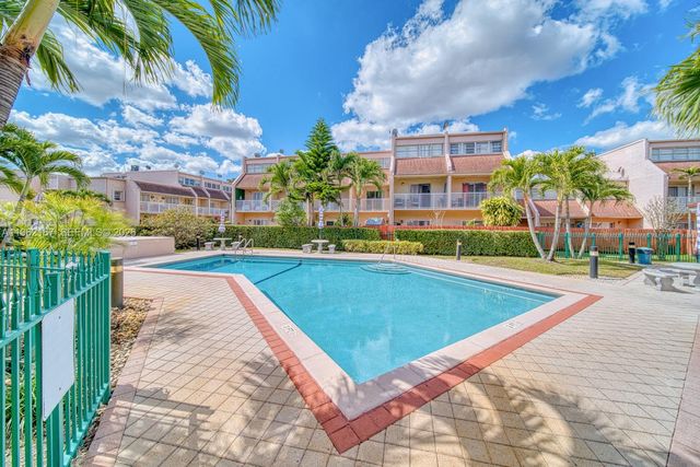 840 SW 105th Ave 318, Miami, FL 33174