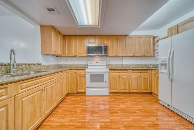 840 SW 105th Ave 318, Miami, FL 33174