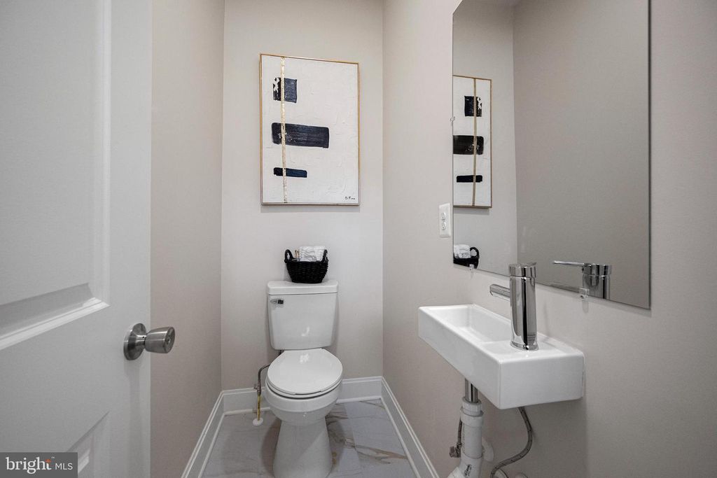 Image 13 of property listing at 2323 SIDNEY AVE, Baltimore, MD 21230