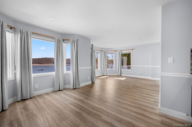 565 McKinley Terrace, Centerport, NY 11721