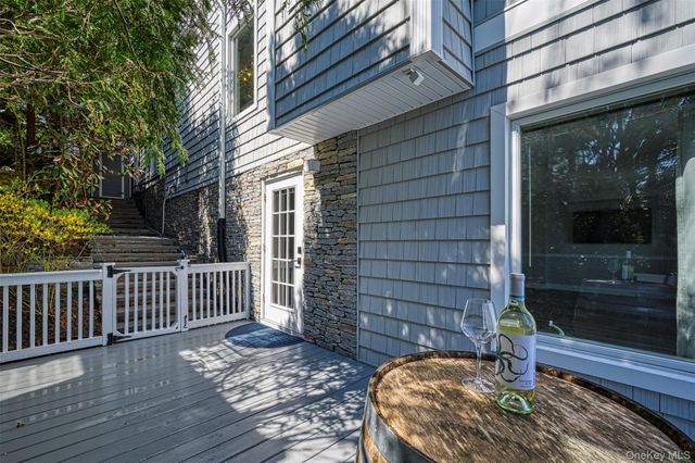 565 McKinley Terrace, Centerport, NY 11721