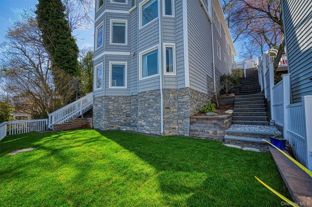565 McKinley Terrace, Centerport, NY 11721