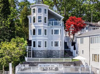 565 McKinley Terrace, Centerport, NY 11721
