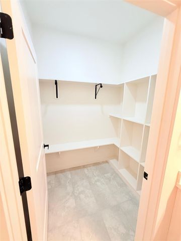 114 County Road 3543, Cleveland, TX 77327