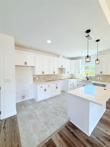 114 County Road 3543, Cleveland, TX 77327