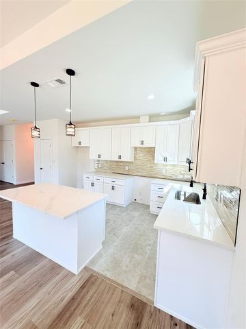 114 County Road 3543, Cleveland, TX 77327